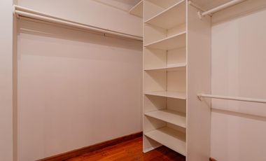 Venta departamento 3 ambientes con cochera y baulera en La Perla Sur