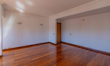 Venta departamento 3 ambientes con cochera y baulera en La Perla Sur