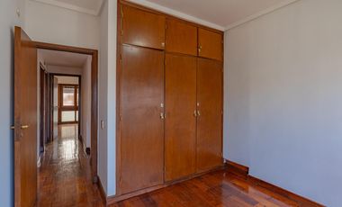 Venta departamento 3 ambientes con cochera y baulera en La Perla Sur