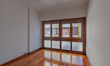 Venta departamento 3 ambientes con cochera y baulera en La Perla Sur