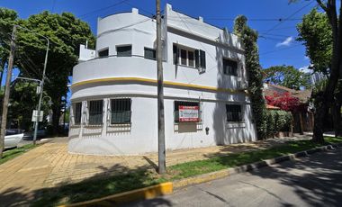 PH DE 3 AMBIENTES EN PLANTA BAJA CON COCHERA Y PATIO EN VENTA. VICENTE LOPEZ