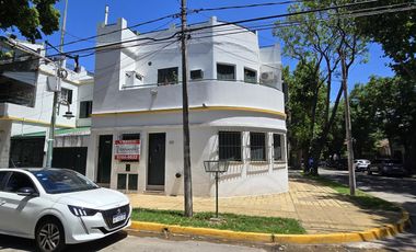 PH DE 3 AMBIENTES EN PLANTA BAJA CON COCHERA Y PATIO EN VENTA. VICENTE LOPEZ