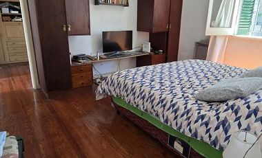 PH DE 3 AMBIENTES EN PLANTA BAJA CON COCHERA Y PATIO EN VENTA. VICENTE LOPEZ