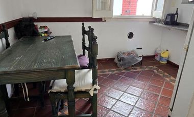 PH DE 3 AMBIENTES EN PLANTA BAJA CON COCHERA Y PATIO EN VENTA. VICENTE LOPEZ