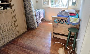 PH DE 3 AMBIENTES EN PLANTA BAJA CON COCHERA Y PATIO EN VENTA. VICENTE LOPEZ