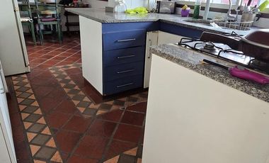 PH DE 3 AMBIENTES EN PLANTA BAJA CON COCHERA Y PATIO EN VENTA. VICENTE LOPEZ
