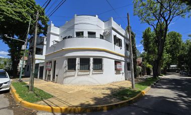 PH DE 3 AMBIENTES EN PLANTA BAJA CON COCHERA Y PATIO EN VENTA. VICENTE LOPEZ