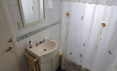 PH DE 3 AMBIENTES EN PLANTA BAJA CON COCHERA Y PATIO EN VENTA. VICENTE LOPEZ