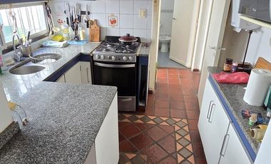 PH DE 3 AMBIENTES EN PLANTA BAJA CON COCHERA Y PATIO EN VENTA. VICENTE LOPEZ