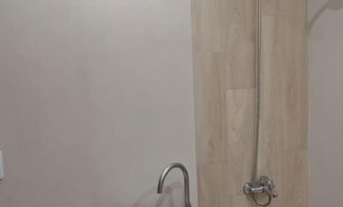Casa a estrenar, Pueblo Esther