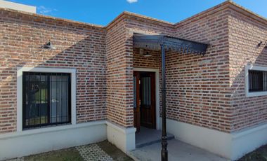 Casa a estrenar, Pueblo Esther