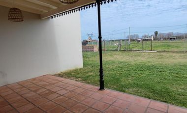 Casa a estrenar, Pueblo Esther