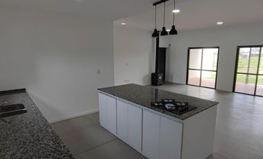 Casa a estrenar, Pueblo Esther
