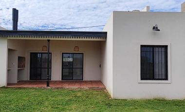 Casa a estrenar, Pueblo Esther