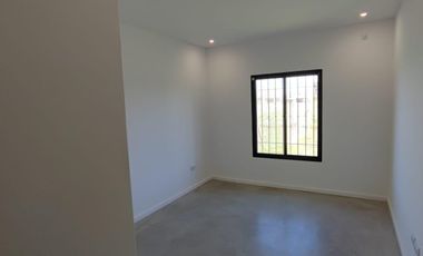 Casa a estrenar, Pueblo Esther