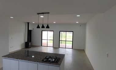 Casa a estrenar, Pueblo Esther