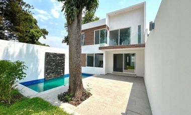 Casa en venta con jardín, alberca  en Fracc. privado en Yautepec,Morelos