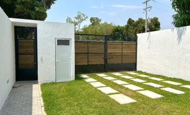 Casa en venta con jardín, alberca  en Fracc. privado en Yautepec,Morelos