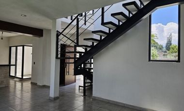 Casa con alberca, 3 recamaras en venta en Yautepec en el barrio de Ixtlahuacán