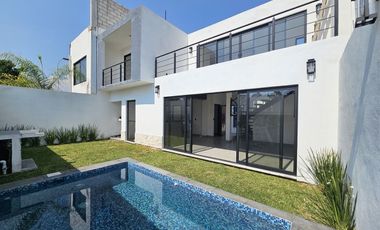 Casa con alberca, 3 recamaras en venta en Yautepec en el barrio de Ixtlahuacán