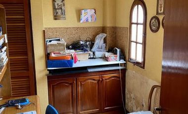 6 ambientes - Garage p/3 autos - Jardín - Vta. Dta. - Permuta - Financiación Directa!!!!!