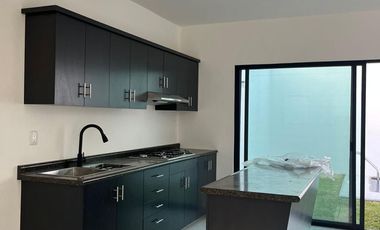 EN VENTA, CASA CON ALBERCA EN OAXTEPEC, MORELOS