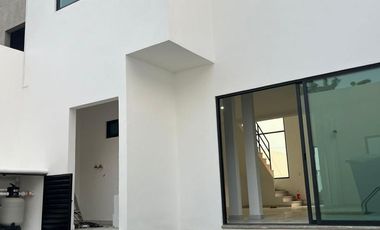 EN VENTA, CASA CON ALBERCA EN OAXTEPEC, MORELOS