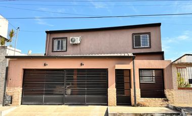 Importante casa de 4 dormitorios con pileta en VENTA en Lomas de Tafí, sector 16