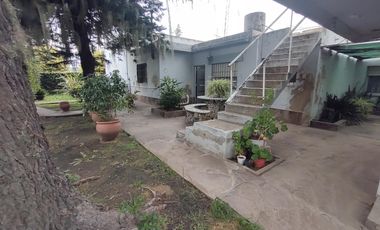 Amplia casa con terreno en  Peyrano