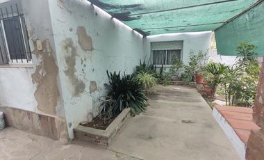 Amplia casa con terreno en  Peyrano