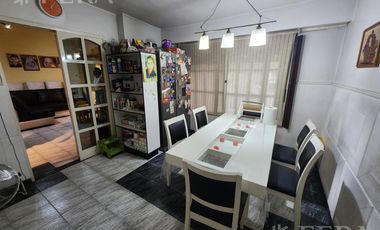 Venta casa de 3 ambientes con cochera y piscina en Quilmes