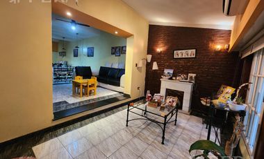 Venta casa de 3 ambientes con cochera y piscina en Quilmes