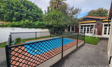 Venta casa de 3 ambientes con cochera y piscina en Quilmes