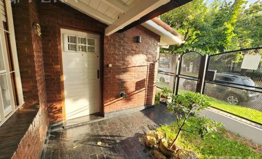 Venta casa de 3 ambientes con cochera y piscina en Quilmes