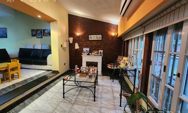 Venta casa de 3 ambientes con cochera y piscina en Quilmes