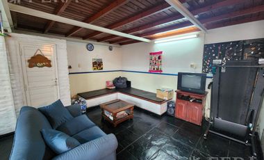 Venta casa de 3 ambientes con cochera y piscina en Quilmes