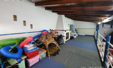 Venta casa de 3 ambientes con cochera y piscina en Quilmes