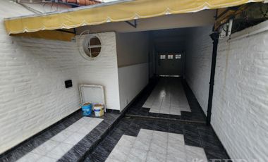 Venta casa de 3 ambientes con cochera y piscina en Quilmes