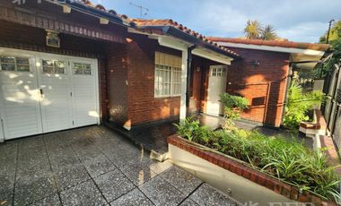 Venta casa de 3 ambientes con cochera y piscina en Quilmes