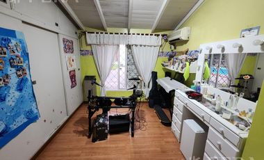 Venta casa de 3 ambientes con cochera y piscina en Quilmes