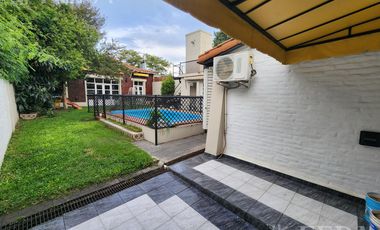 Venta casa de 3 ambientes con cochera y piscina en Quilmes