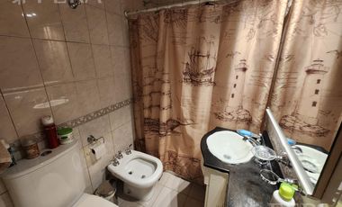 Venta casa de 3 ambientes con cochera y piscina en Quilmes
