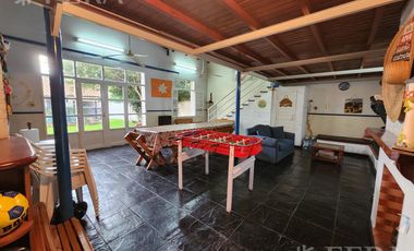 Venta casa de 3 ambientes con cochera y piscina en Quilmes