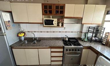Venta departamento 3 ambientes con balcón en Avellaneda