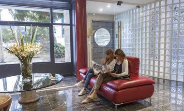 Vicente Lopez, excelente edificio institucional s/Av Libertador, ideal usos medicos, venta