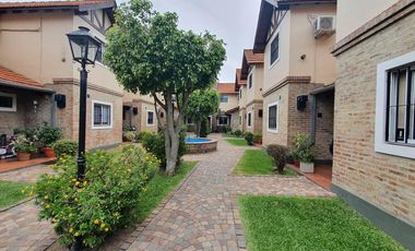 Increíble Dúplex en Complejo Cerrado: 4 ambientes, Patio y Cochera - en Venta.
