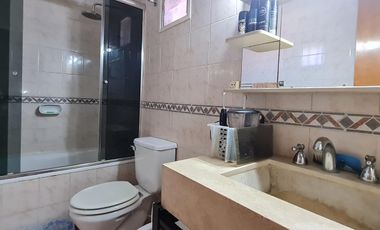 Increíble Dúplex en Complejo Cerrado: 4 ambientes, Patio y Cochera - en Venta.