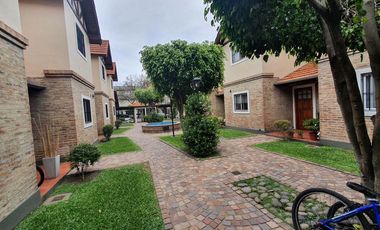 Increíble Dúplex en Complejo Cerrado: 4 ambientes, Patio y Cochera - en Venta.