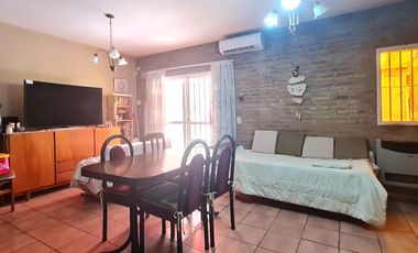 Increíble Dúplex en Complejo Cerrado: 4 ambientes, Patio y Cochera - en Venta.