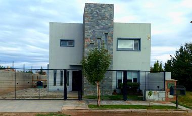 Casa en B° Pilar del Sol, Fernandez Oro